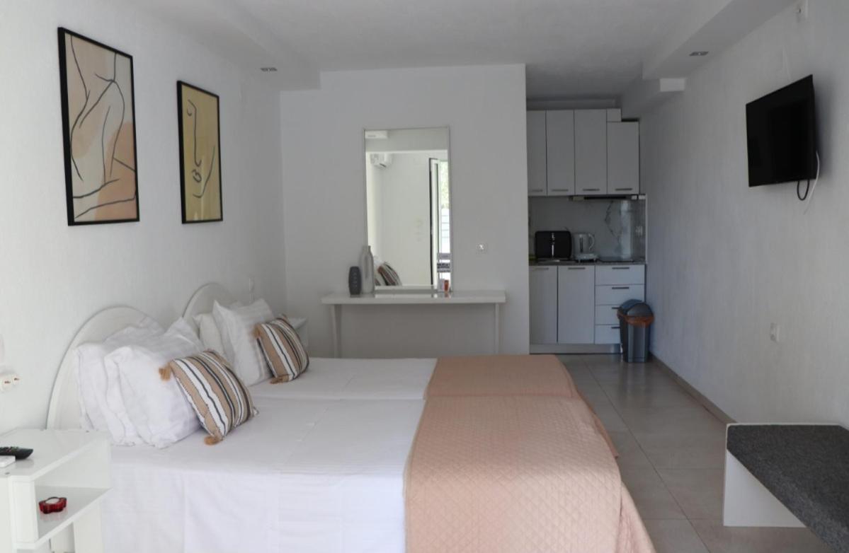Fiosal Apartments 2 Skiathos Town Ngoại thất bức ảnh